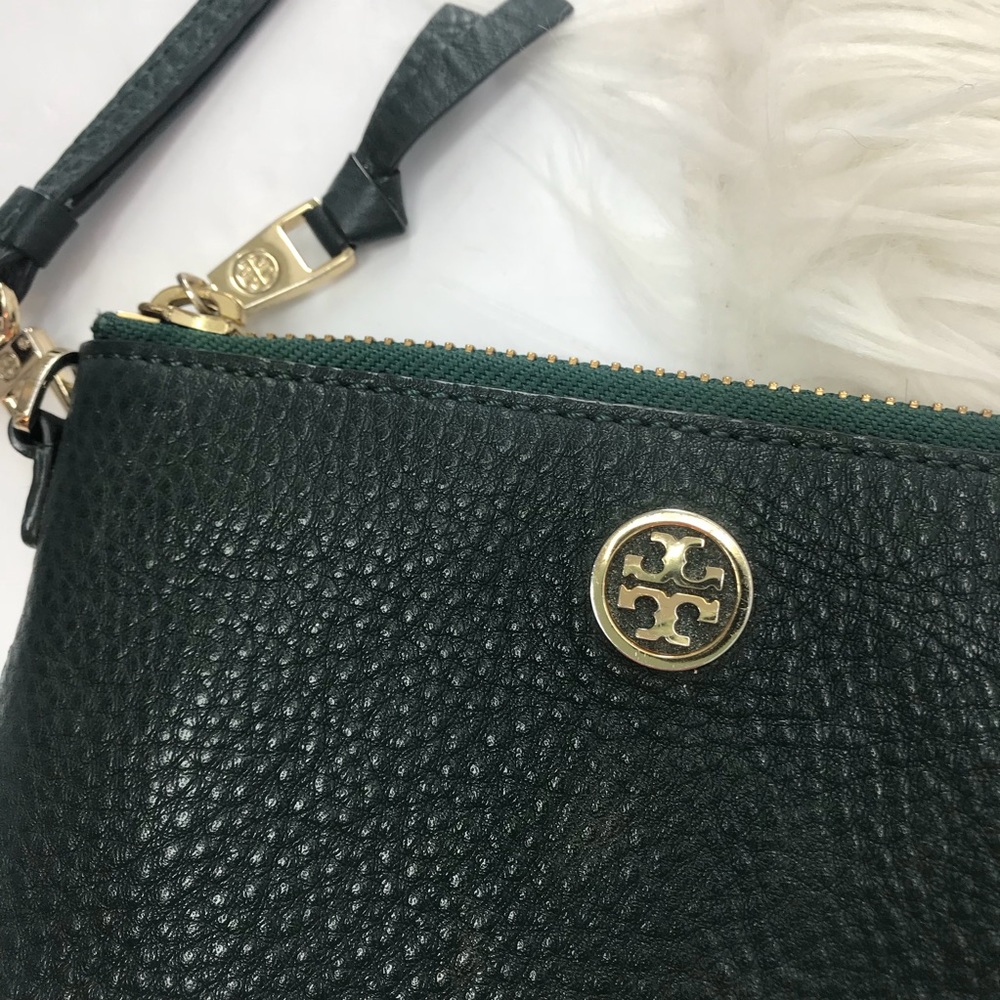 •Tory Burch• Robinson Pebbled Green Large Wristlet - Picture 2 of 8